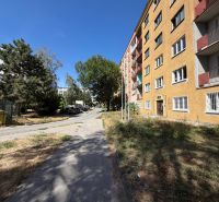 Társasház a Stromová utcában, Kassa, Óváros városrész, zöldövezettel körülvéve.