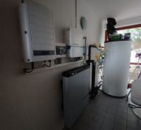 Családi ház műszaki helyisége energetikai berendezések telepítésével.