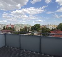 Kilátás egy kétszobás lakás erkélyéről a Losonci Majakovszkij utcában.