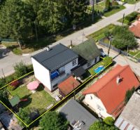 Családi ház Hliník nad Váhom városrészben, Bytča városában, bekerített kerttel, ülőhellyel és trambulinnal.