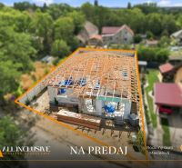 Marcelházán épülő családi ház kész fa tetőszerkezettel.