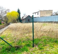 Telkek - lakóingatlanok Kassán - Šaca városrészben a Jarková utcában, bekerített terület.