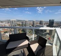 Kilátás egy háromszobás lakásból Pozsony panorámájára, Óváros, Landererova.