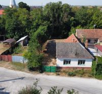 Családi ház a Szent Flórián téren Krakkóban udvarral és játszótérrel.