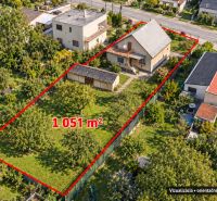 Családi ház légifelvétele 1051 m²-es telekkel a Družstevná utcában, Dubnica nad Váhom.