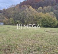 Építési telek Stakčínen a Československá armáda utcában, erdő közelében.