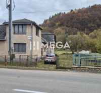Ház eladó a Csehszlovák Hadsereg utcában Stakčínban, természet által körülvéve. Telkek - lakóövezet.