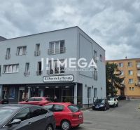 Az Osloboditeľov épület Humennéban irodákat és parkolót tartalmaz autók számára.