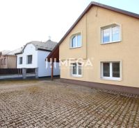 Ház járdával a M. R. Štefánika utcán, Vranov nad Topľou.