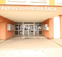 Bejárat a Košice II Učňovská lakóházba parkettával a 3 szobás lakáshoz.