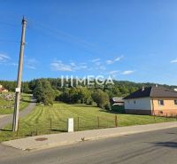Telkek - lakóövezet a Slovenská Volová községben, füves rét a templom mellett, nyugodt környezetben.