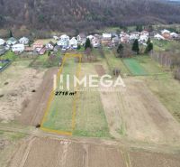Építési telek lakóhely céljára Zemplínske Hámry-ban, területe 2715 m², csendes környezetben.