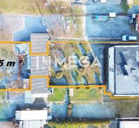 Légi felvétel a lakóterületekről Homonnán, 741,5 m²-es területtel megjelölve.