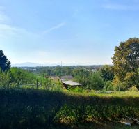 Kassán, a Krásna városrész kertek zöldre és panorámára nyújtanak kilátást.