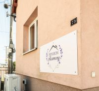 A Liptószentmiklósi Harmony Panzió épületének külseje, szállodák és panziók.