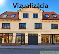 Az üzlethelyiségekkel rendelkező épület homlokzata Kékkő városában, amely üveg kirakatokat ábrázol.