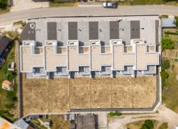 Légi felvétel a házak építéséről Felsősztrédán, a Felsősztrédai utcában.