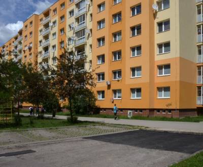 VÝKUP: Prerobený 4-izbový byt s balkónom, 92 m2, Vlčince-Zvolenská, ZA