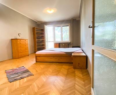 Kiadó 4 szobás lakás, Rovníková, Bratislava - Ružinov, Szlovákia