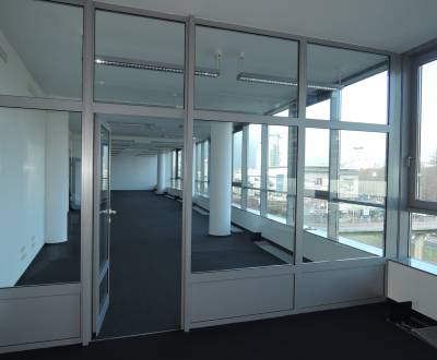 Prenájom kancelárie  v modernej budove v Petržalke, 40-220 m2