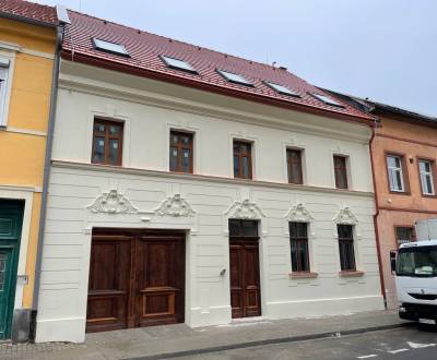 Eladó 4 szobás lakás, 4 szobás lakás, Čajakova, Bratislava - Staré Mes