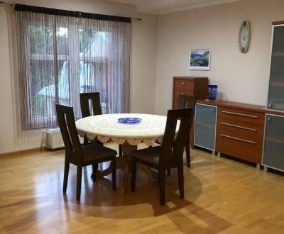 Kiadó 4 szobás lakás, 4 szobás lakás, Rudlovská cesta, Banská Bystrica