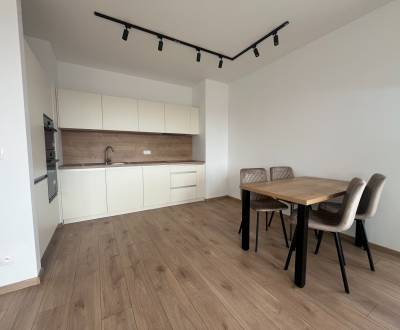 Kiadó 2 szobás lakás, 2 szobás lakás, Karpatská, Poprad, Szlovákia