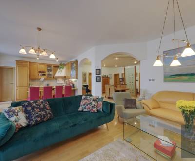 Exkluzív, tágas 4 szobás lakás eladó Ružinov-Nivy központjában