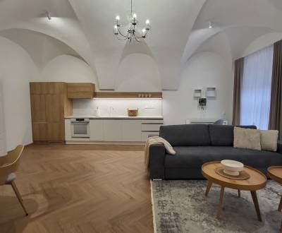 Kiadó 2 szobás lakás, 2 szobás lakás, Kapitulská, Banská Bystrica, Szl