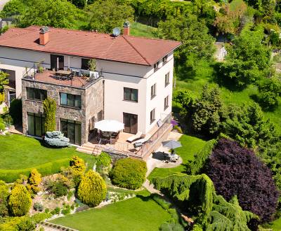 Egyedülálló családi rezidencia eladó Bôrikban, Údolná, Óváros, BA I