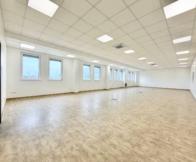 Modern irodák bérlésre Teplička nad Váhom központjában