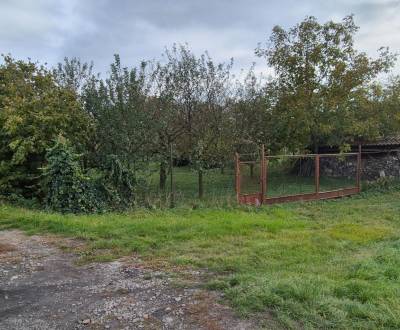 Eladó kiváló kert 1640 m2 +ház - nyaraló - Pačérok Kolárovo