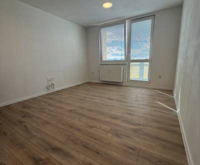 Eladó Garzonlakás, Garzonlakás, Žiar nad Hronom, Szlovákia