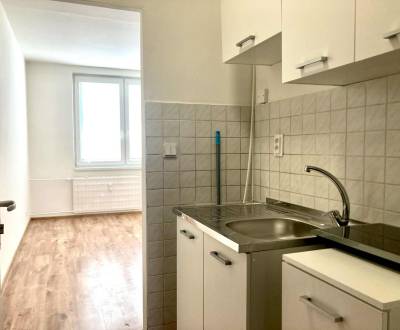 Eladó Garzonlakás, Garzonlakás, Dunajské nábrežie, Komárno, Szlovákia