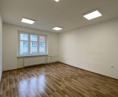 Kiadó Üzlethelység, Üzlethelység, Škultétyho , Martin, Szlovákia