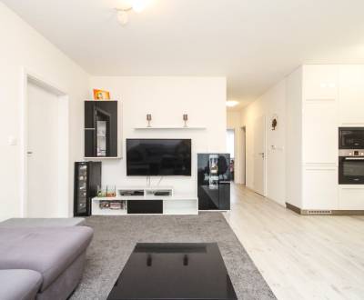 Eladó 3 szobás lakás, 3 szobás lakás, Vladimíra Predmerského, Trenčín,