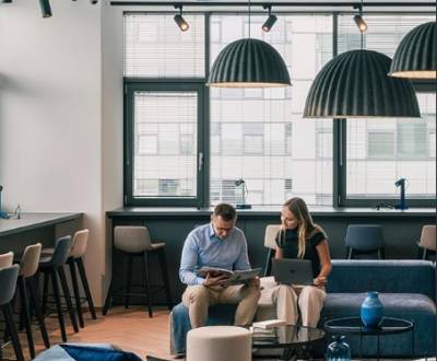 Modern irodai helyiségek bérbeadása új épületben a városközpont közelé