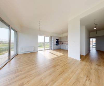 Eladó 3 szobás lakás, 3 szobás lakás, Dúhová, Pezinok, Szlovákia