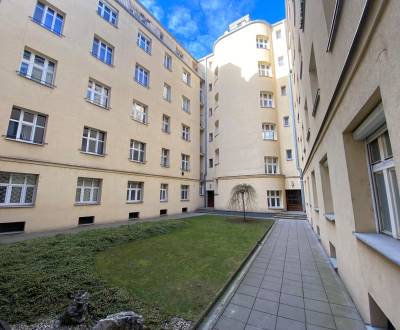 Eladó 4 szobás lakás, 4 szobás lakás, Dostojevského rad, Bratislava - 