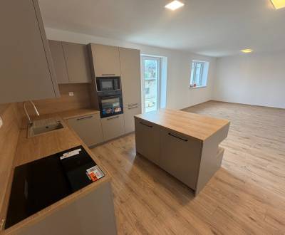 Eladó Családi ház, Családi ház, Sasinkovo, Hlohovec, Szlovákia