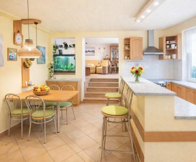 Tágas családi ház eladó Poproč festői környezetében