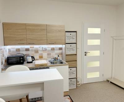 Kiadó Garzonlakás, Garzonlakás, Internátna, Banská Bystrica, Szlovákia