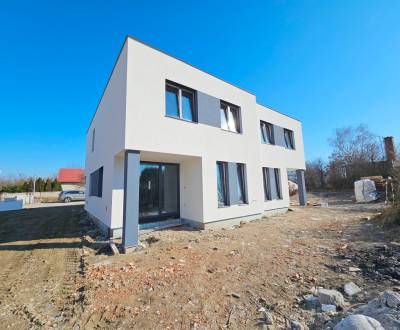 Eladó Családi ház, Családi ház, Jazerná, Senec, Szlovákia