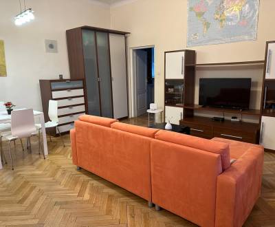 Kiadó 2 szobás lakás, Bratislava - Staré Mesto, Szlovákia