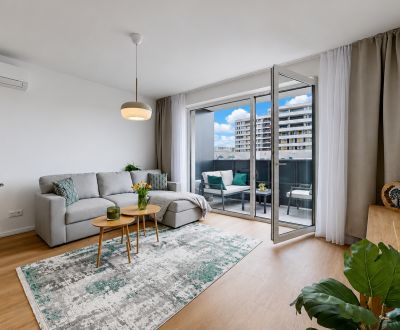 Trnava- Bútorozott 2 szobás apartman parkolóval és erkéllyel egy telje
