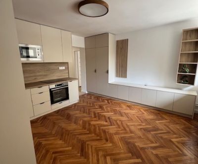 Eladó 3 szobás lakás, 3 szobás lakás, Medená, Bratislava - Staré Mesto