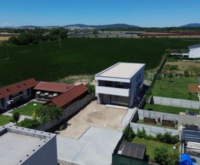 Eladó Családi ház, Családi ház, Chotárna, Bratislava - Jarovce, Szlová