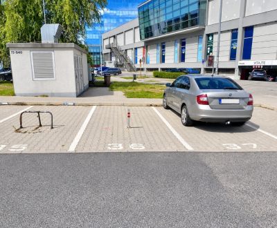 BA/NOVÉ MESTO-Kültéri parkolóhely bérlése a rámpa mögött-POLUS