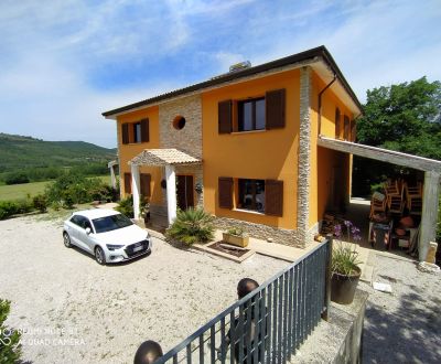 Eladó Villa, Villa, G.Puccini, Perugia, Olaszország