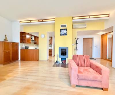 Tágas, felújított 3 szobás lakás kiadó Zsolna központjában